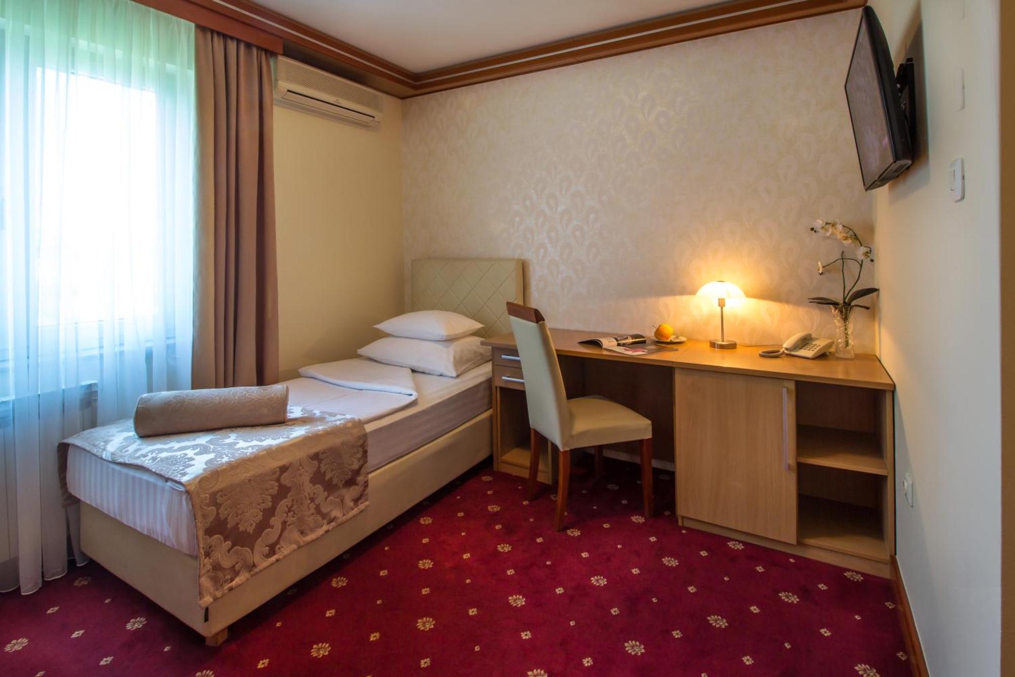 Hotel Cezar Banja Luka Exterior photo